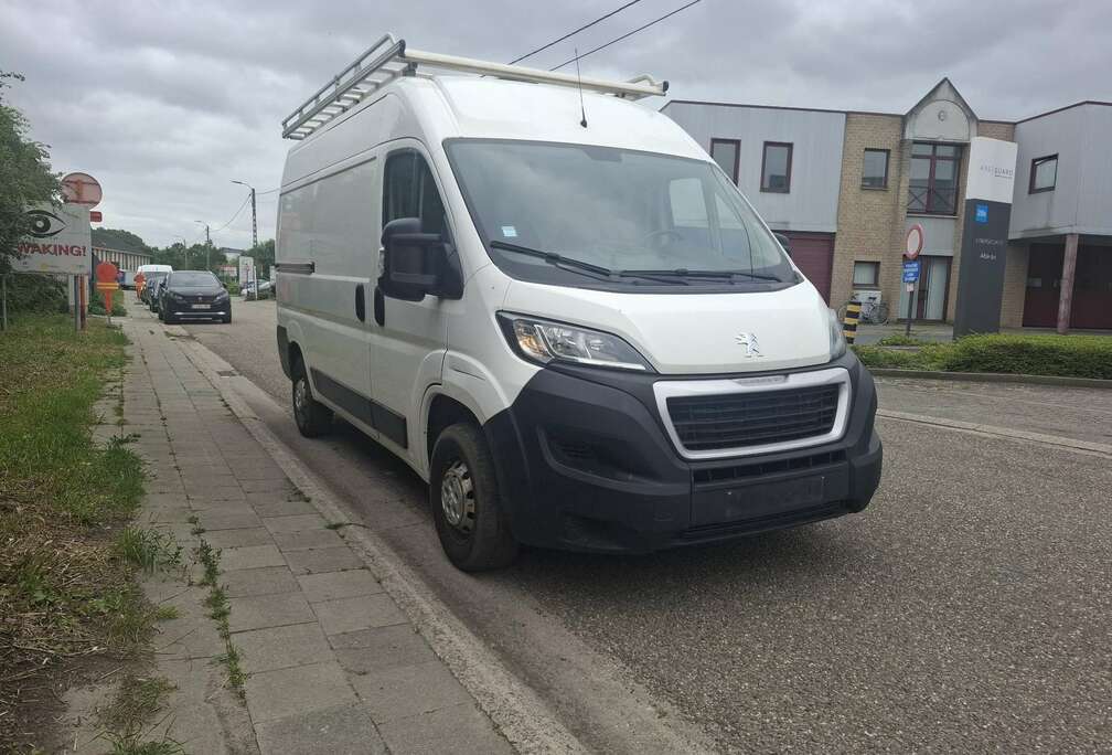 Peugeot 2.0 BlueHDi L2H2 Premium S/S
