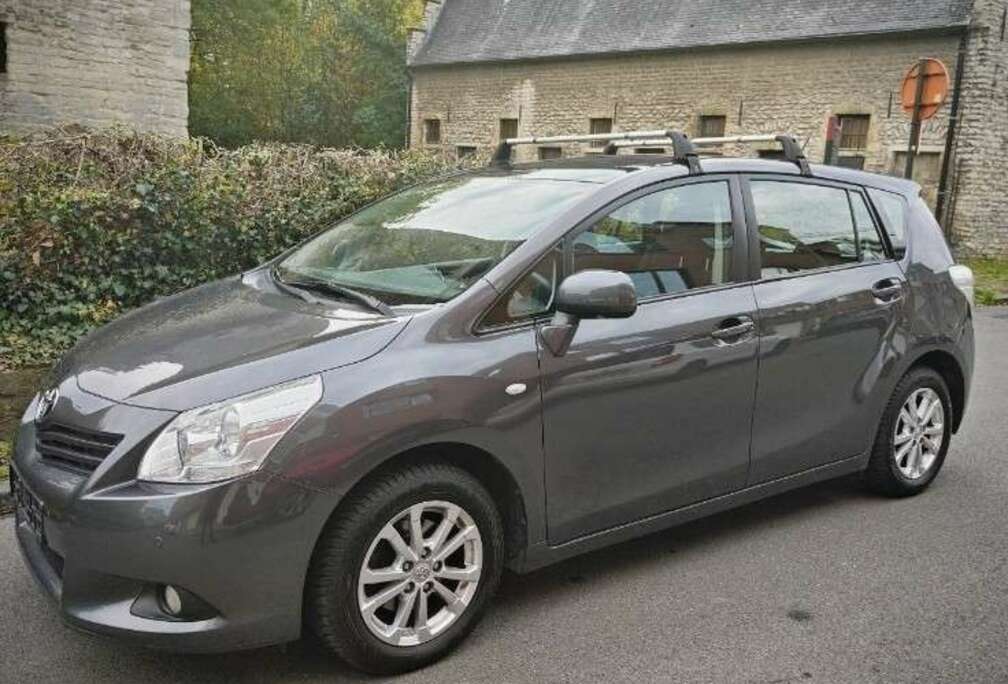 Toyota 147 VVT-i 5pl SkyView Edition+GPS+Cruise+Cam+PDC