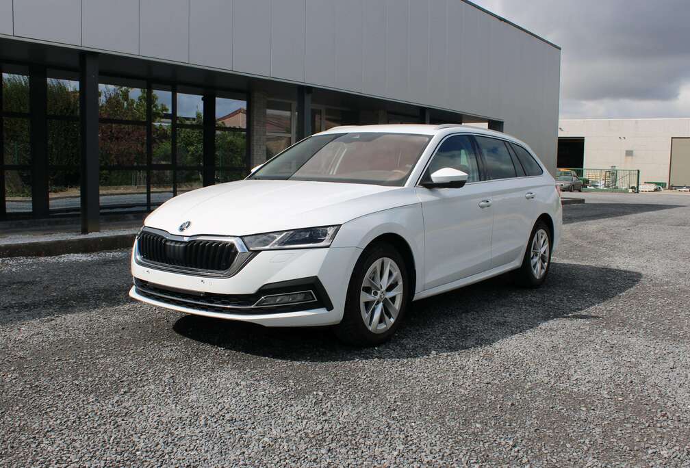 Skoda 2.0 TDI DSG STYLE COCKPIT NAVI APPS DODEHOEKSENSOR