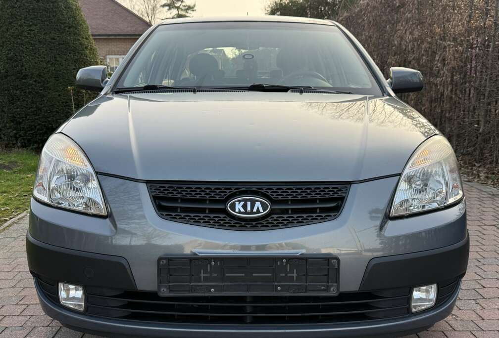 Kia 1.4i Aventura