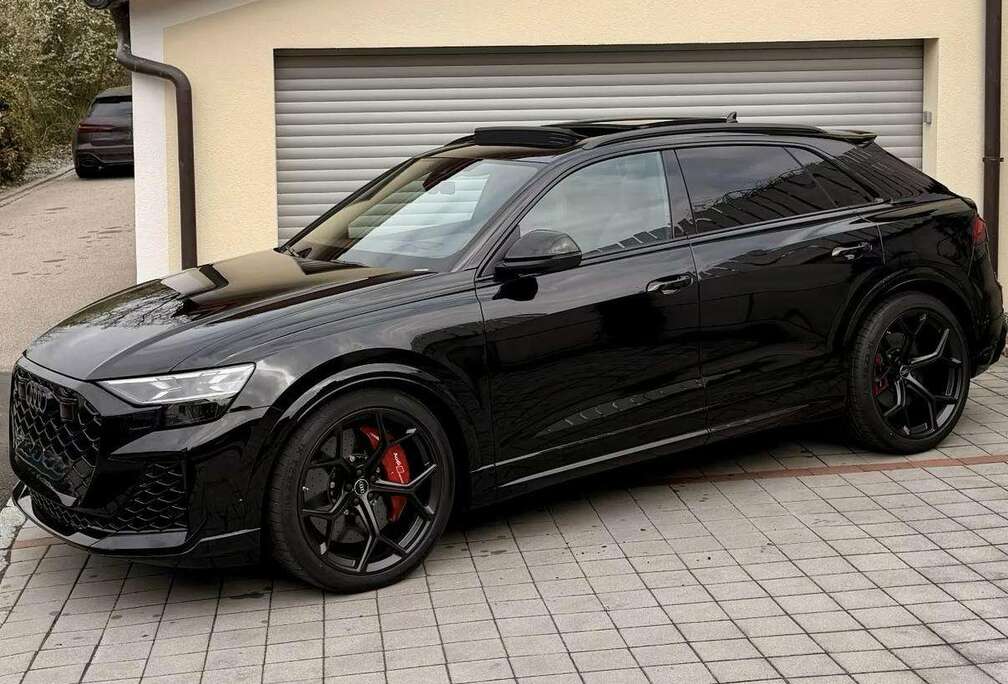 Audi NEW PERFORMANCE MEGA VOL LP198900€ SPORTUIT/305KM/CARBON/TREKH/23/BLACKP+/HEAD/OLED/B&O/PANO/TOUR/STAD/PARK