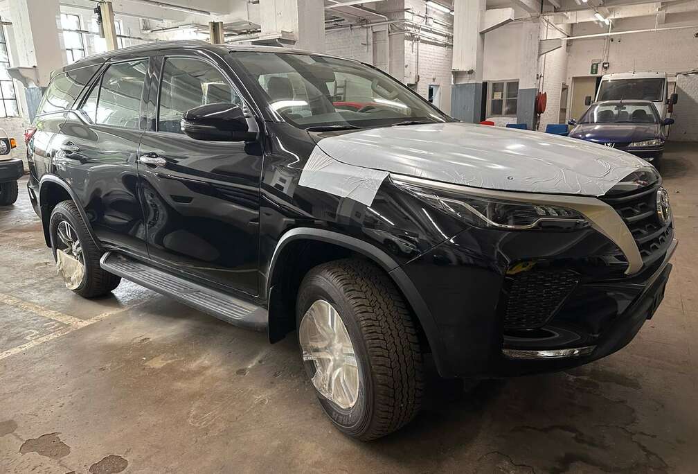 Toyota FORTUNER ESSENCE 2.7 ONLY EXPORT OUT UE