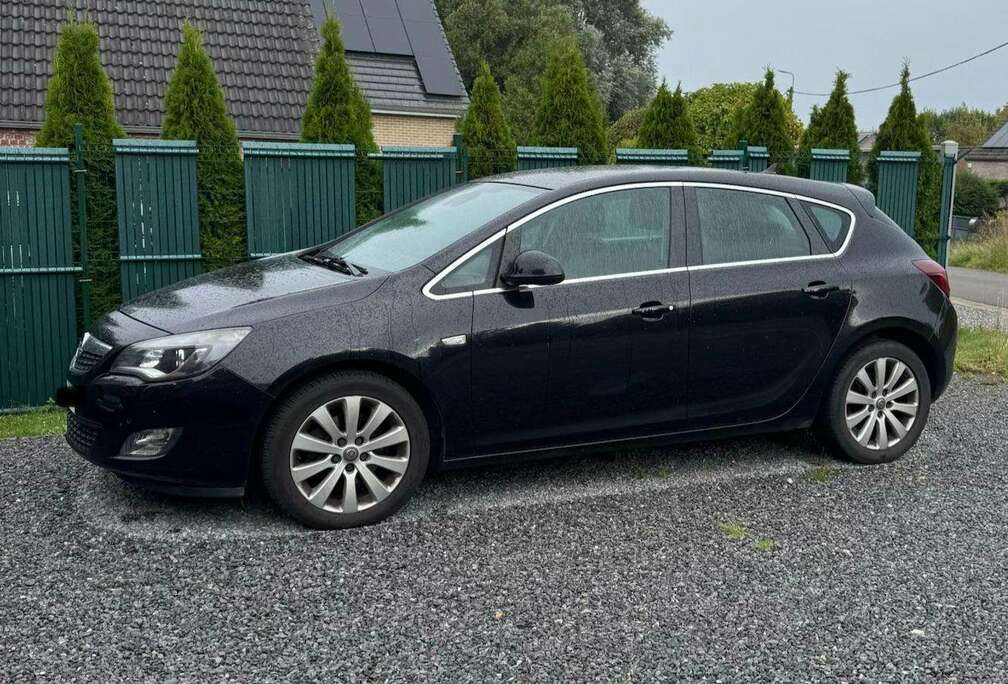 Opel Astra 1.7 CDTi ECOTEC Cosmo DPF