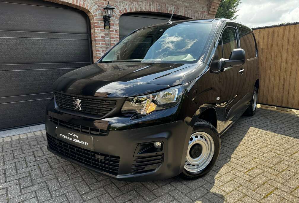 Peugeot  BTW INCL  3 ZIT  NAVI  CARPLAY  CAMERA  DIGTAAL A/C