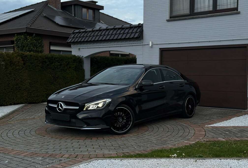 Mercedes-Benz Kosmoszwart/LED/Carplay/Keyless/Airco/Parkassist