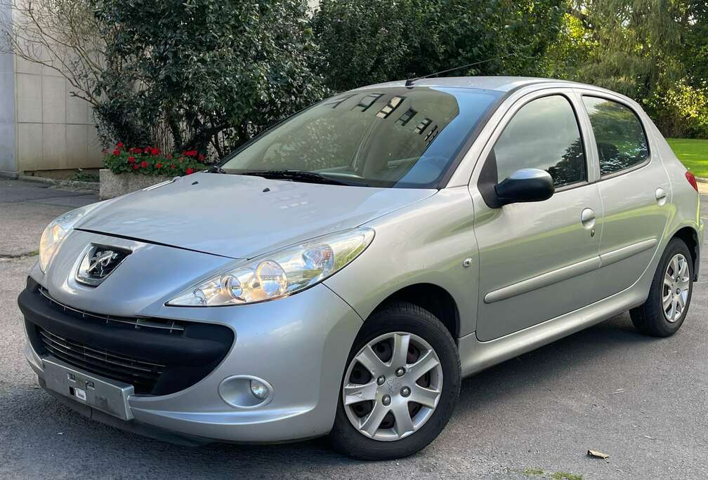 Peugeot 206+/ 1.4 ESSENCE / AIRCO / 82.000 KM / CARNET