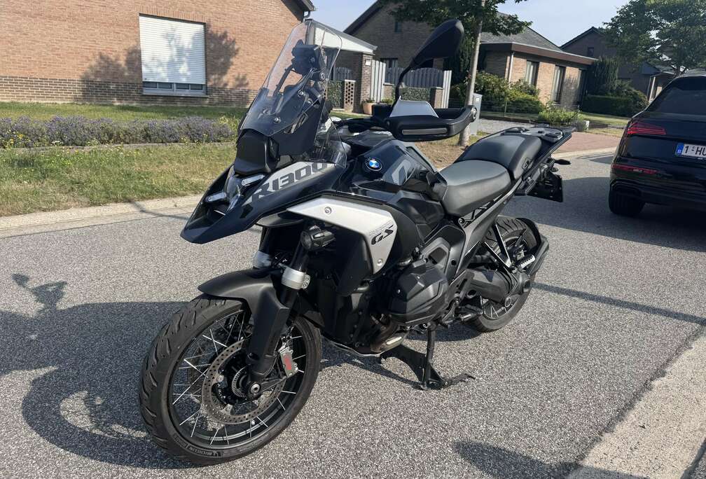 BMW Triple Black
