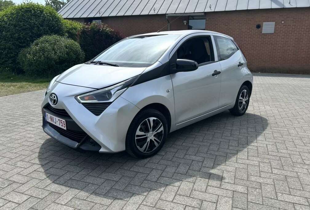 Toyota 1.0i VVT-i x-clusiv
