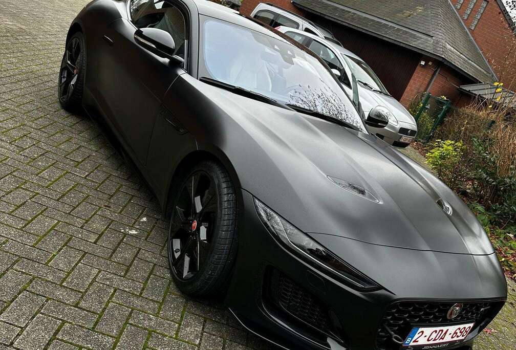 Jaguar F-Type Coupe 2.0 i4 P300 R-Dynamic Black