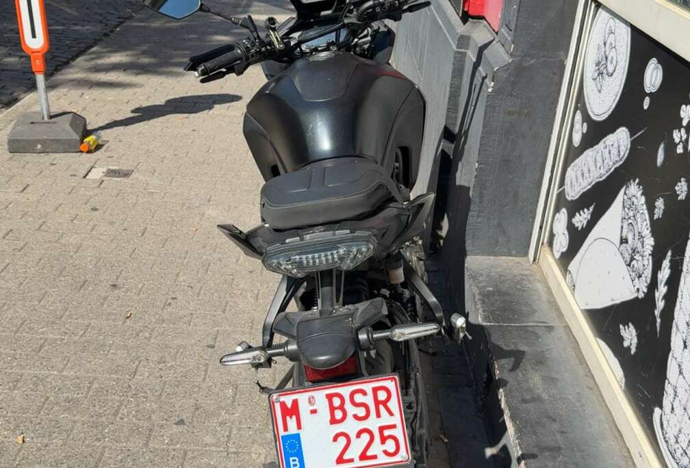 Akrapović Titanium Tracer 7