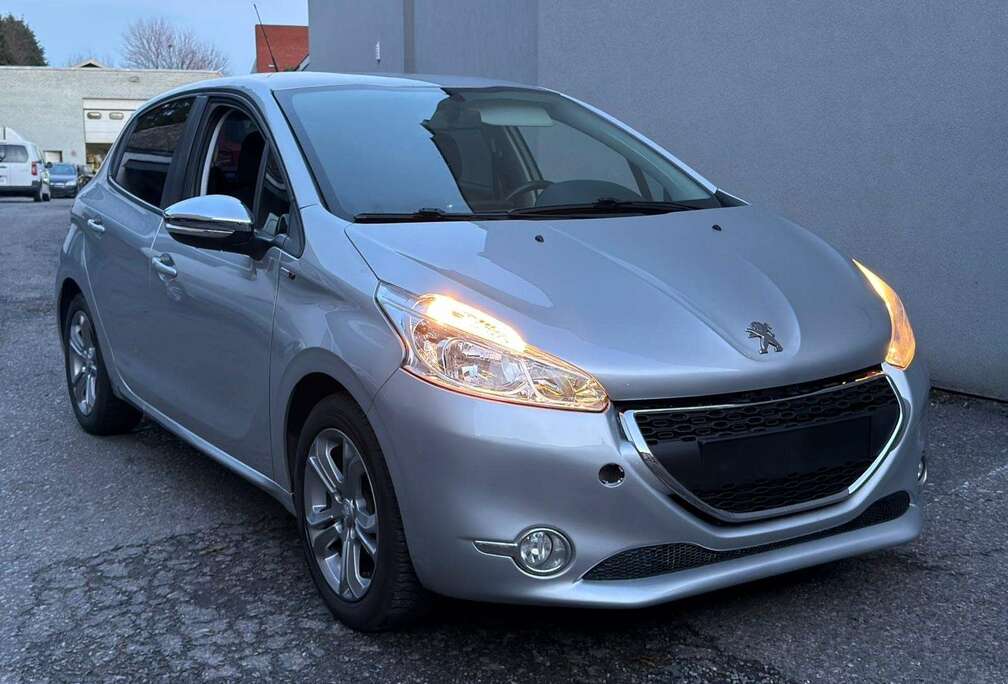 Peugeot 208 1.2i Style