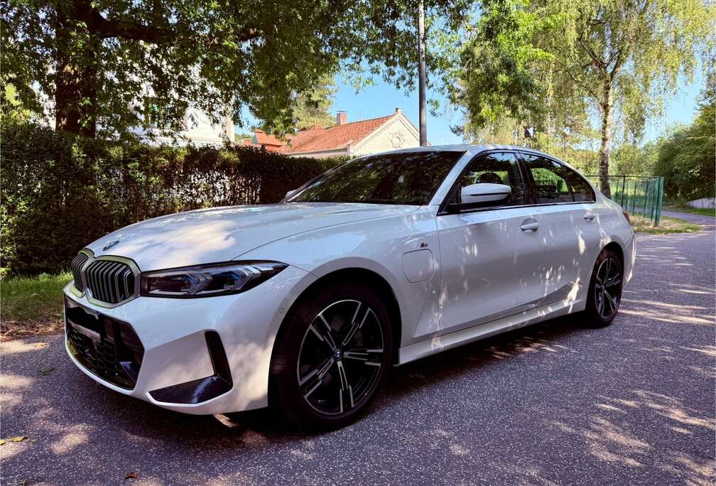 BMW 330e Aut / M-SPORTPAKKET / garantie 24/04/2029
