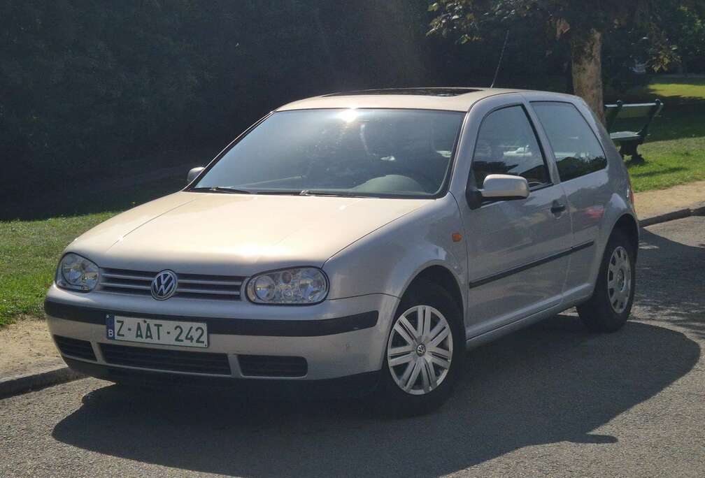 Volkswagen 1.6i  ESSENCE .98000 KM. CT ET CAR PASS  OK .GARAN