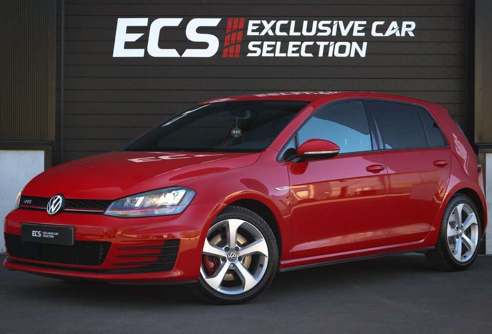 Volkswagen Golf 2.0 TSI