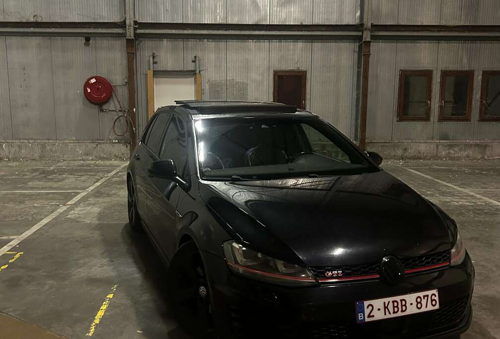 Volkswagen 2.0 TSI DSG // Full Option