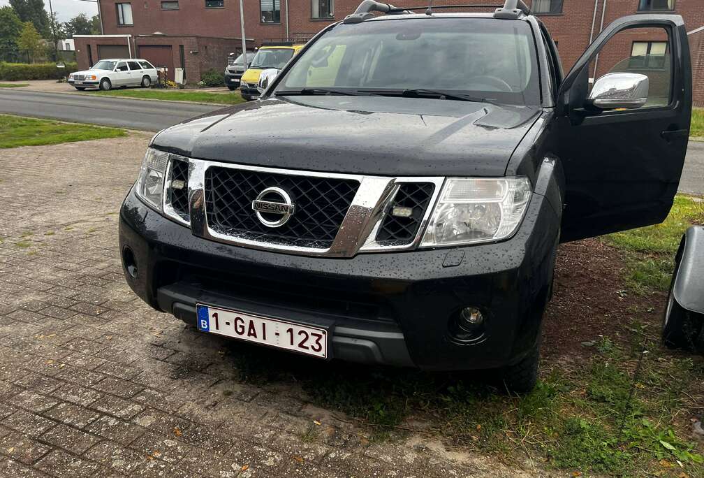 Nissan Navara 3.0 dCi V6 4x4 LE Exec.Pack IT DPF(E5)