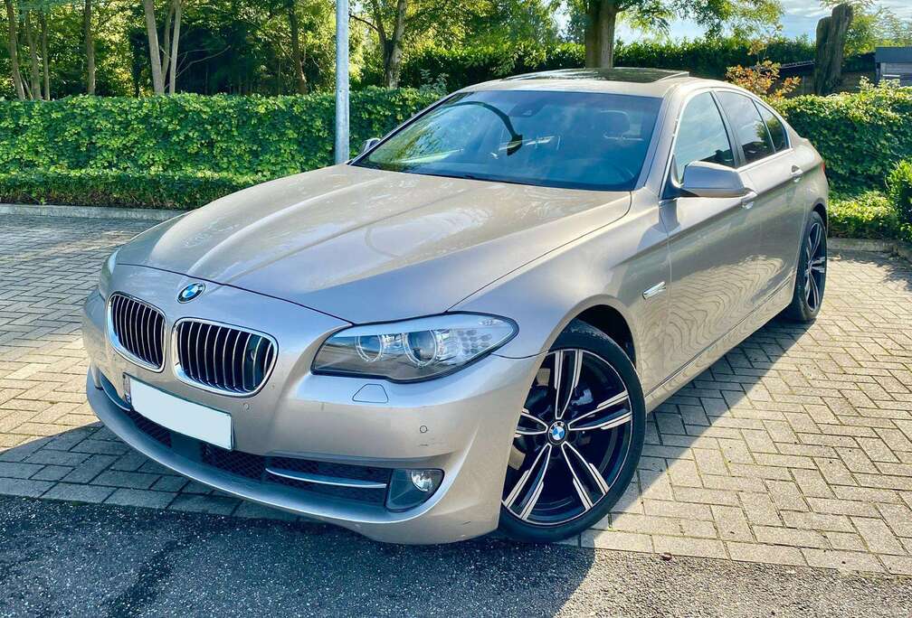 BMW 520d  Waze GPS  Adapt Cruise  schuifdak