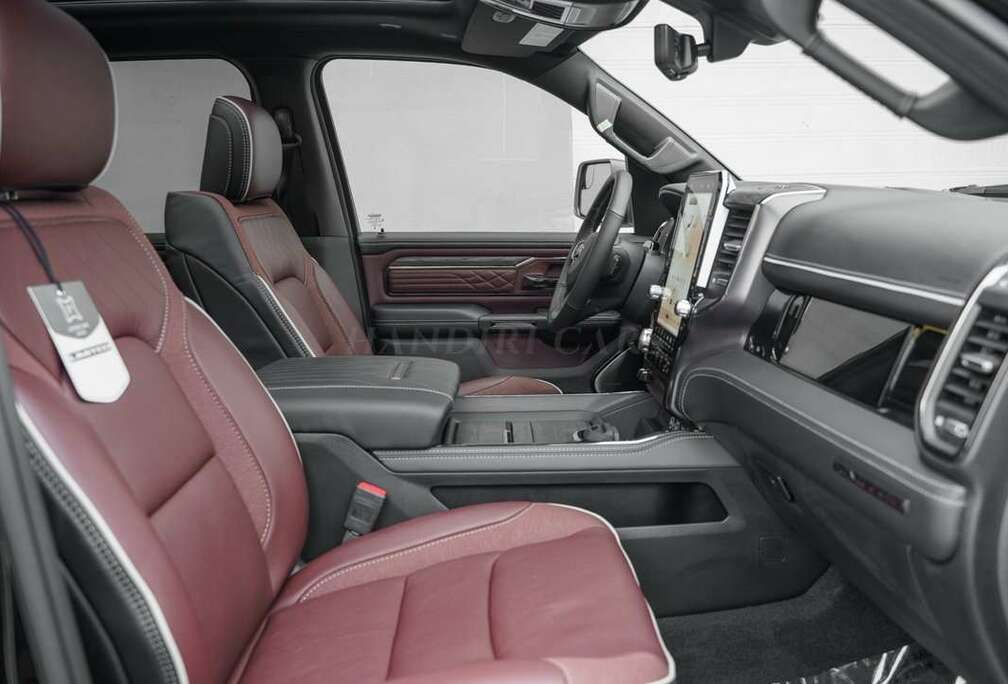 Dodge 2025 LIMITED NIGHT 540 PK € 88450 +RED INTERIOR