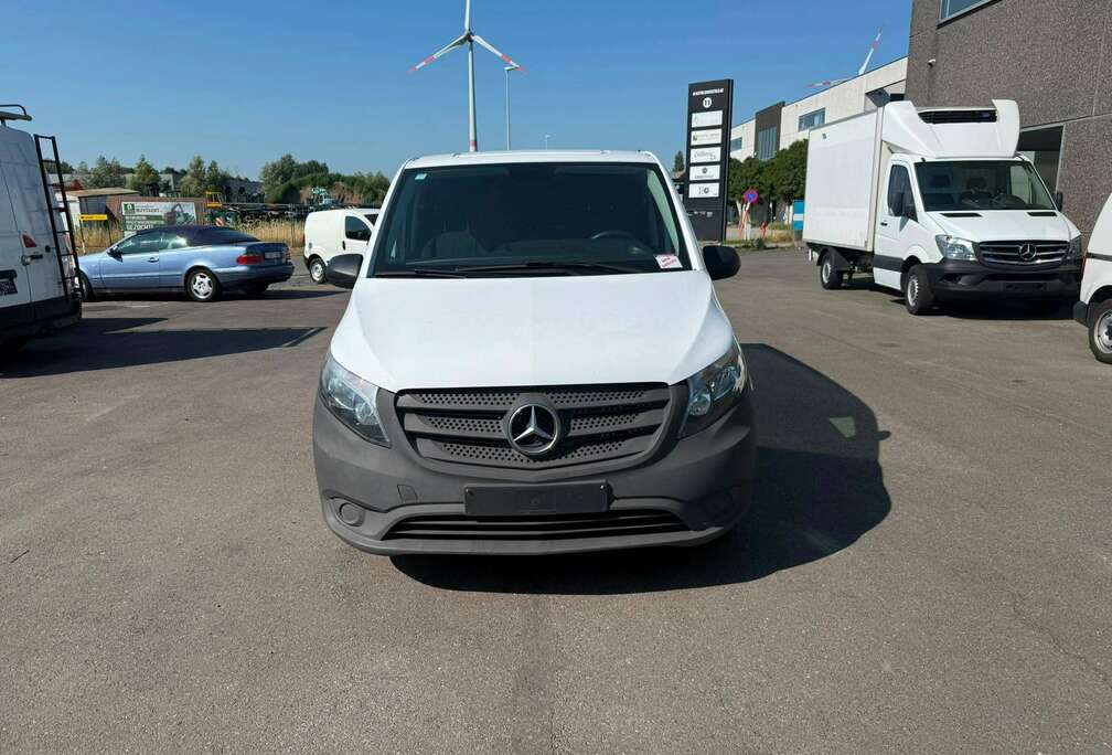 Mercedes-Benz 114 (Stock ID 03482)