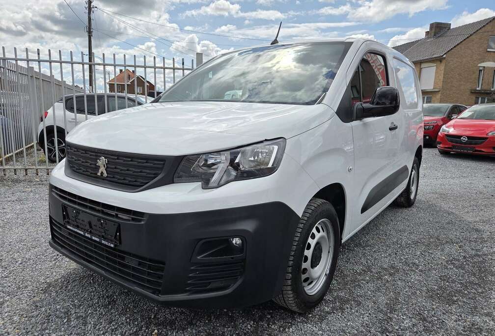 Peugeot 1.5D1jGARANTINAVCAMCRUISECARPLAYDABBTW INC