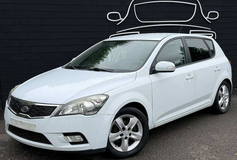 Kia 1.6 CRDi+NAVI+AIRCO+CUIR+SIEGES CHAUFF+JANTES+E5