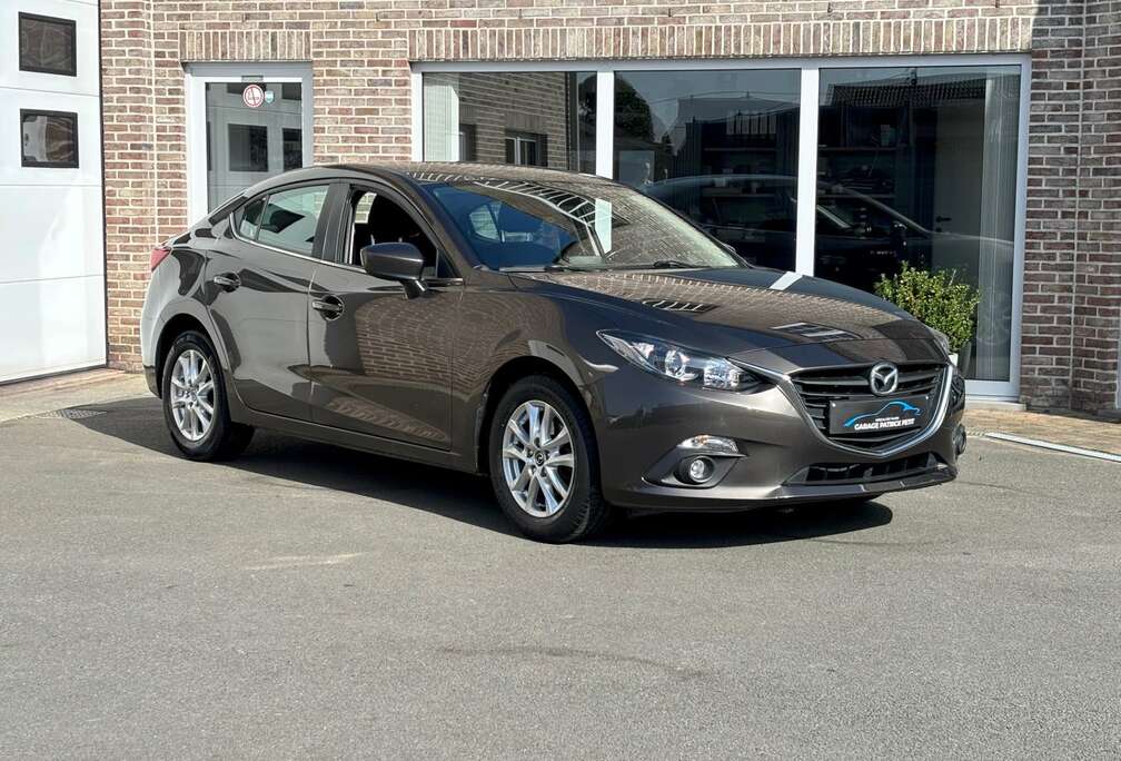 Mazda 3 1.5 SKY-G Sedan / Trekhaak / Camera / 56000km