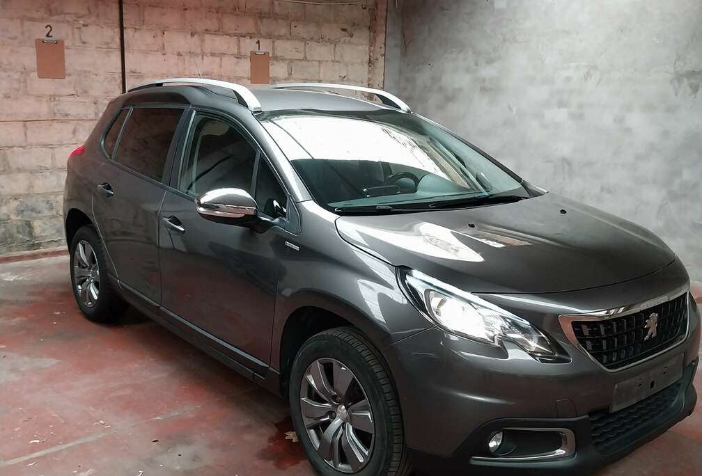 Peugeot 2008 1.2i PureTech Style