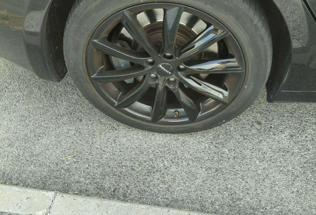 Tesla 85 kWh Signature freesuperharge 4 life
