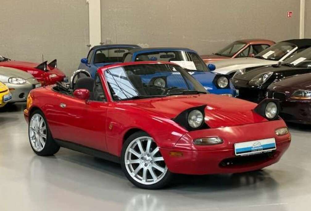 Mazda 1.6i 16v NA  Gekeurd  Verlaagd  Vernieuwd dak