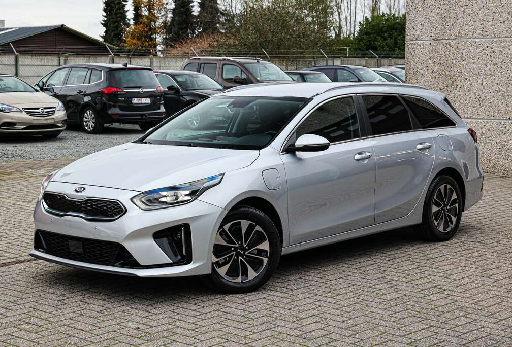 Kia BENZINE/PLUG-IN-HYBRID*AUTOMAAT*NAVIGATIE*CAMERA*