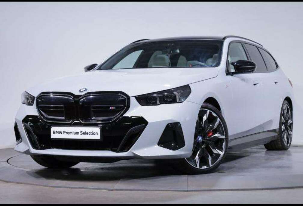 BMW M60 xDrive Touring Kit M Sport