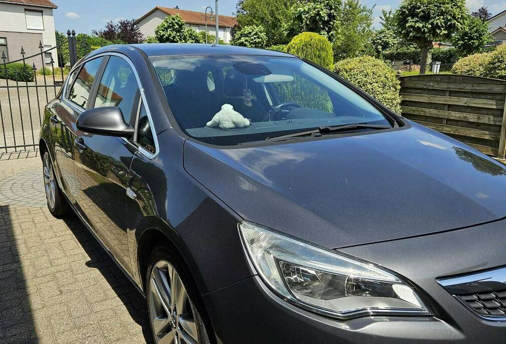 Opel Astra 1.6i Cosmo