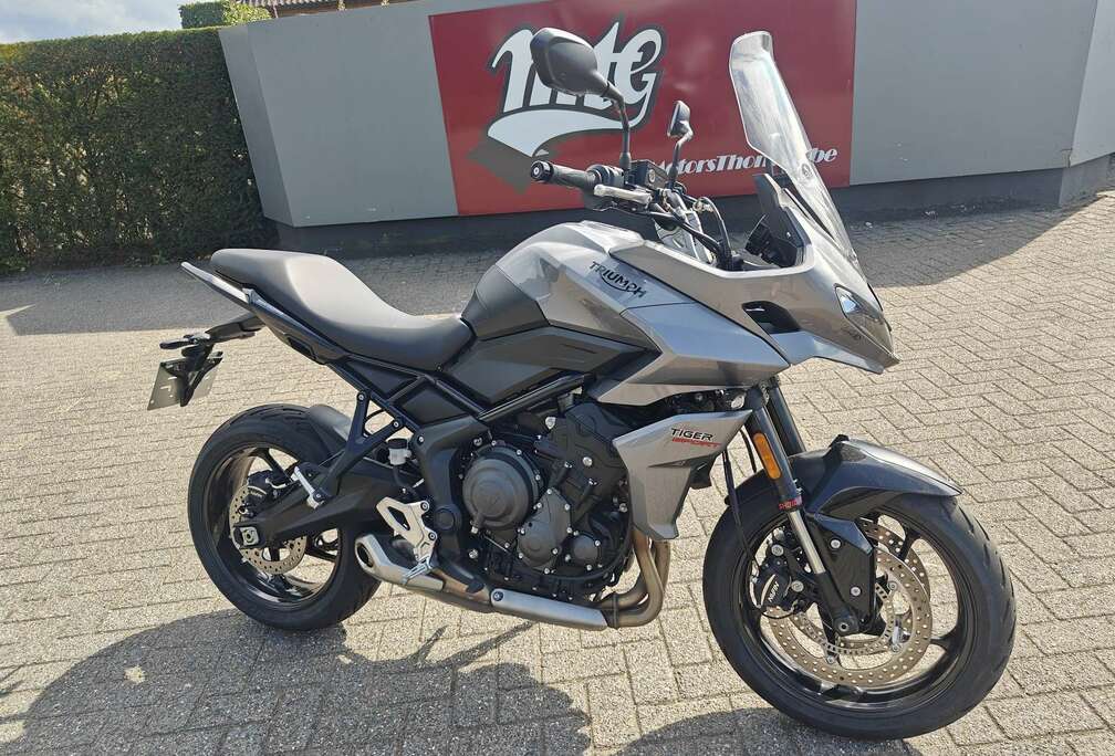 Triumph 660