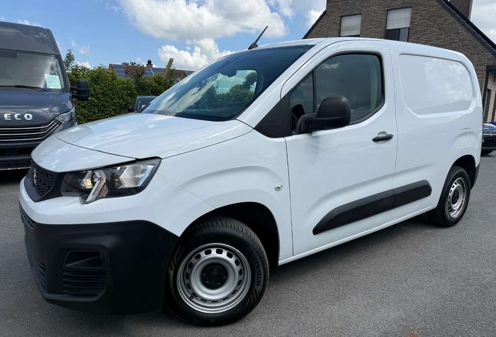 Peugeot 1.2 Benzine / CarPlay / 12.388 + BTW/TVA