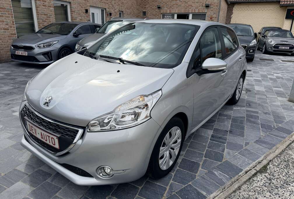 Peugeot 208 *BOITE AUTO*GARANTIE 12M*CLIM*GPS*ETC