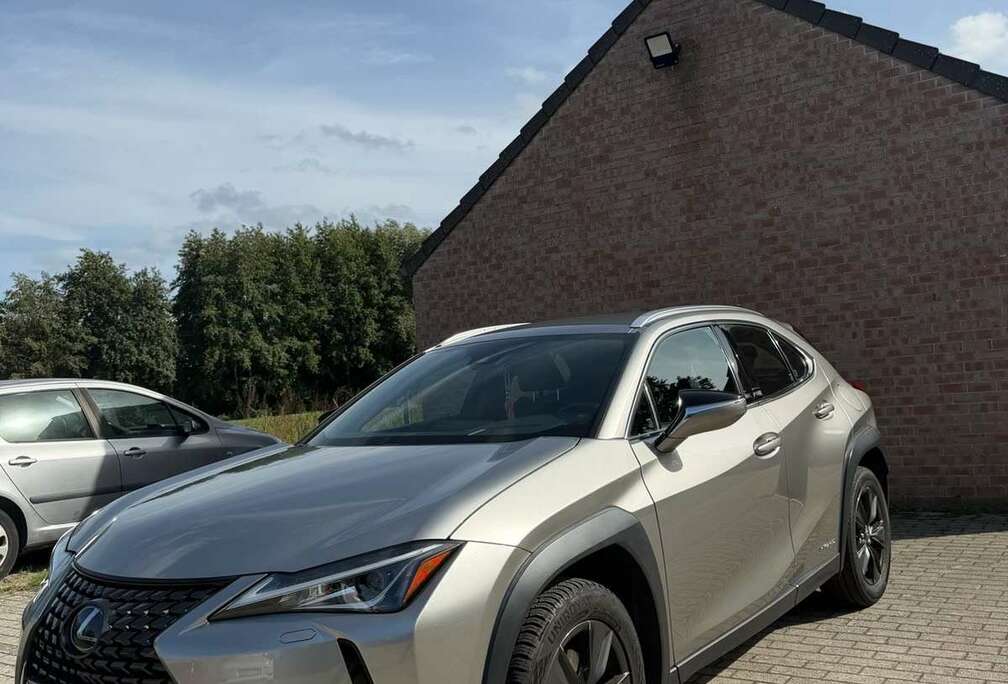 Lexus 2.0i FWD