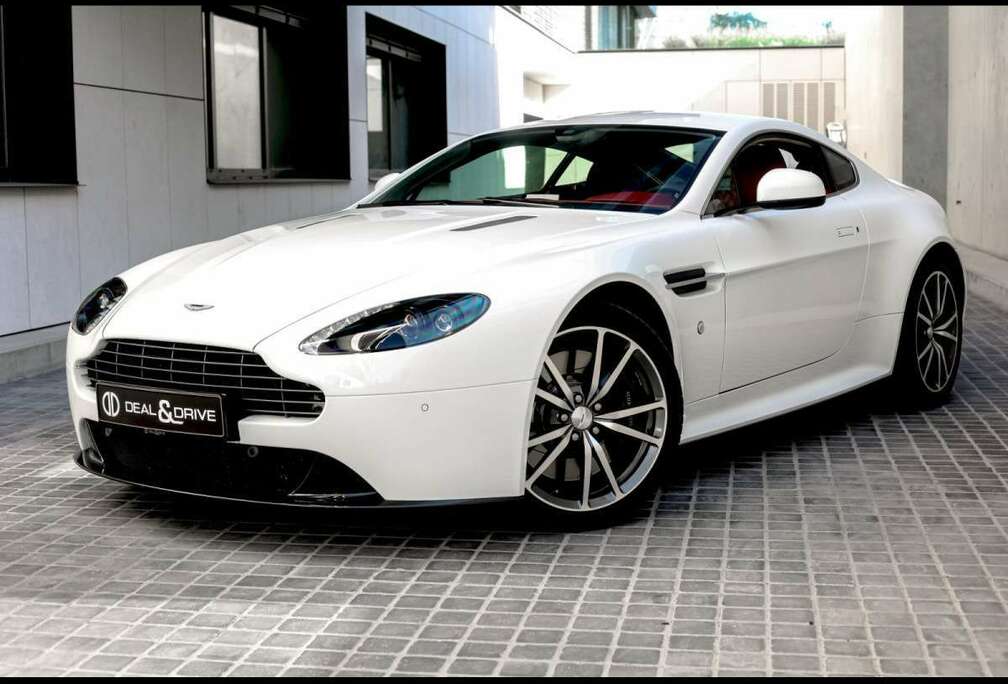 Aston Martin Vantage S COUPE SPORTSHIFT IISTRATUS WHITE METALL