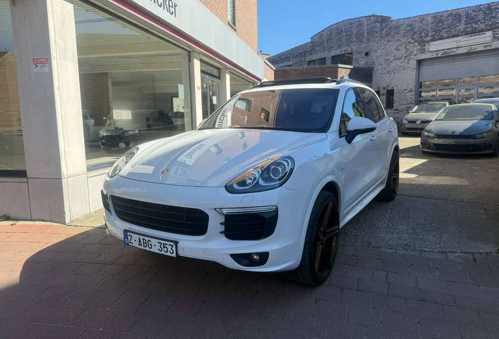 Porsche Cayenne 3.0i V6 PHEV S Platinum Edition Tiptronic S (306 kW)