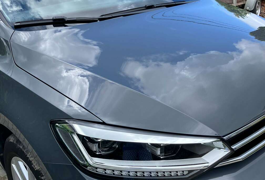 Volkswagen Touran 1.5 TSI DSG 7-zit (panodak / trekhaak / ...)