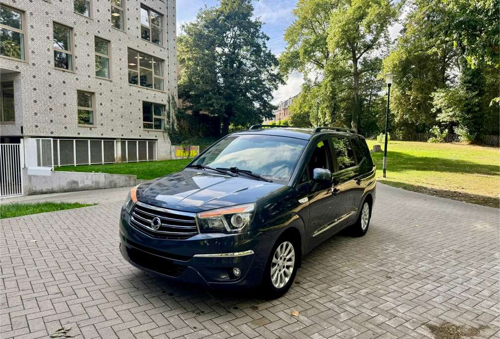 SsangYong Rodius 2.0 SV200e-XDi 2WD Sapphire