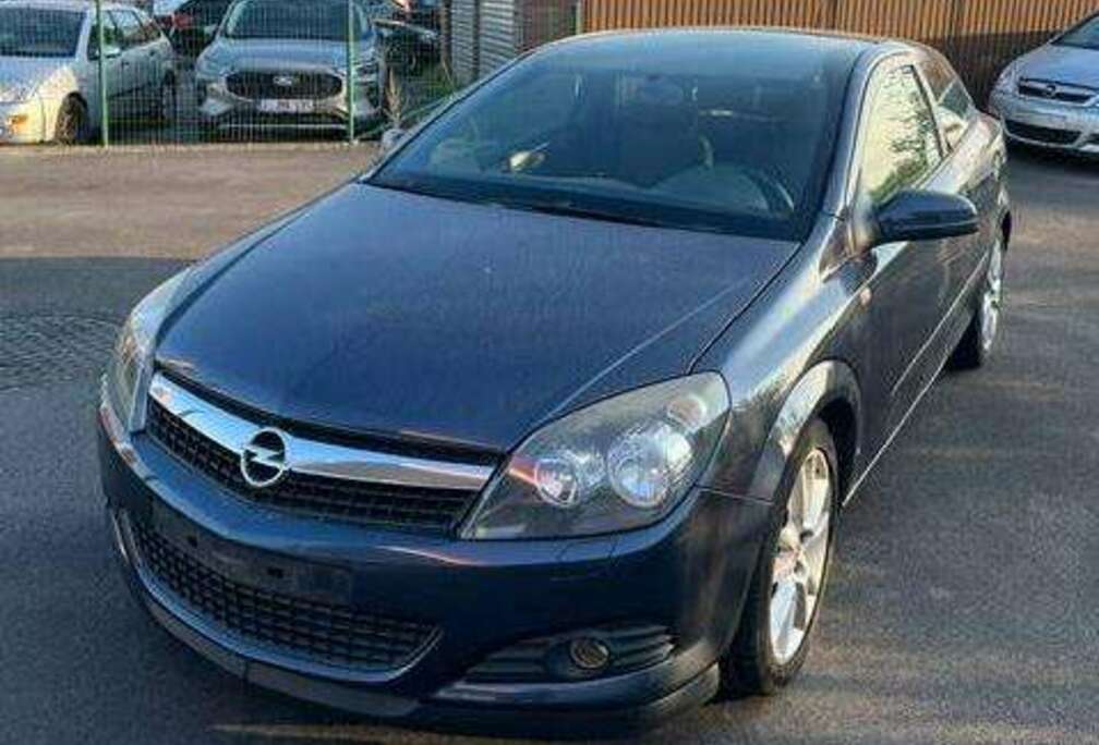 Opel Astra GTC 1.7 DTH CDTi Cosmo