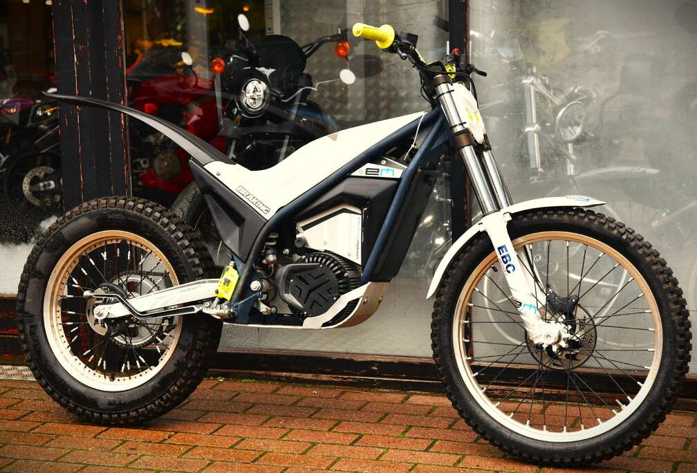 EM5.7 ***MOTO VERTE***