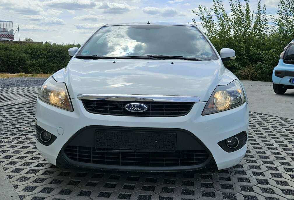 Ford 1.6i Ti-VCT Ambiente
