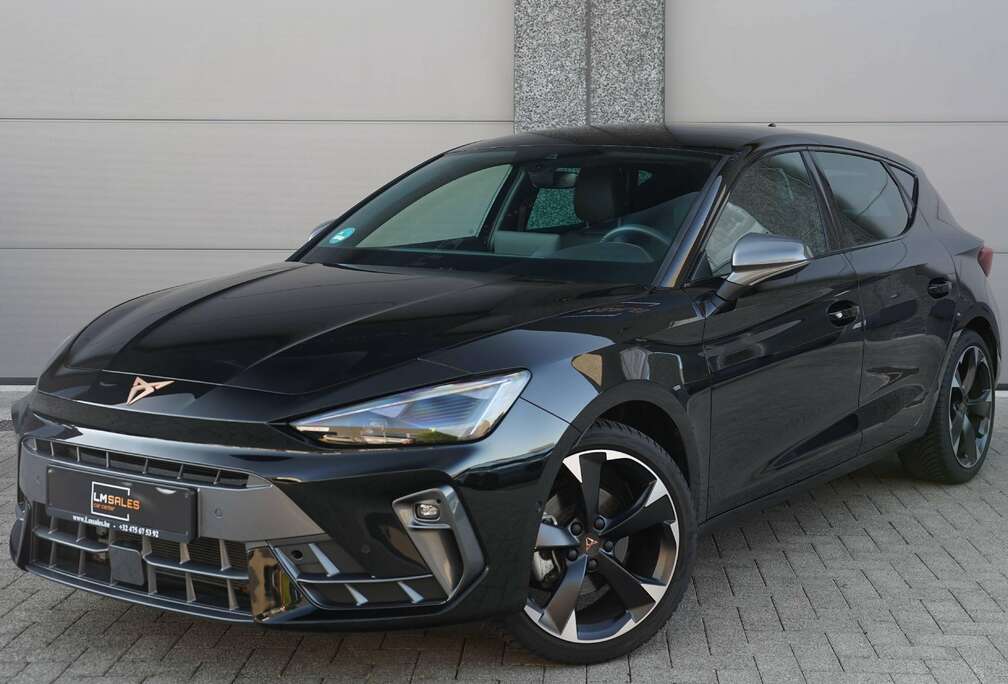 Leon 1.5 eTSI DSG * KEYLESS / CAMERA / STUURVERWARMING / ZETELVERWARMING / DODEHOEK / DRAADLOOS LADEN / CARPLAY *