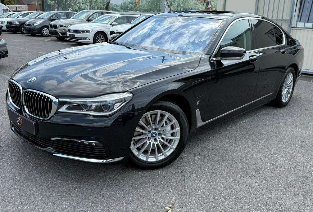 BMW Plug-In Hybrid / HEADS-UP / FULL OPTIONS