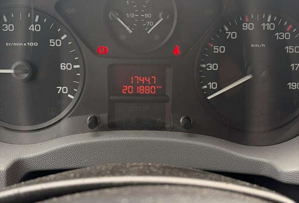 Peugeot 1.6 HDi L2H1 Confort 121