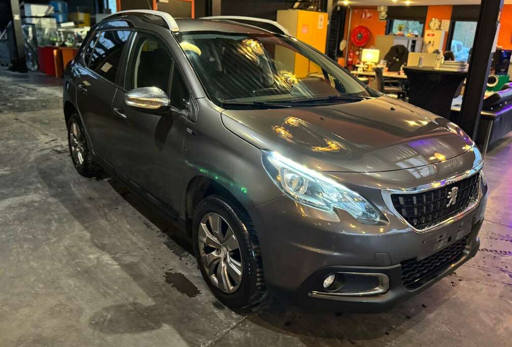 Peugeot 1.2i - A/C AUTO - MEDIA/TEL - NAVI - LIM/REG