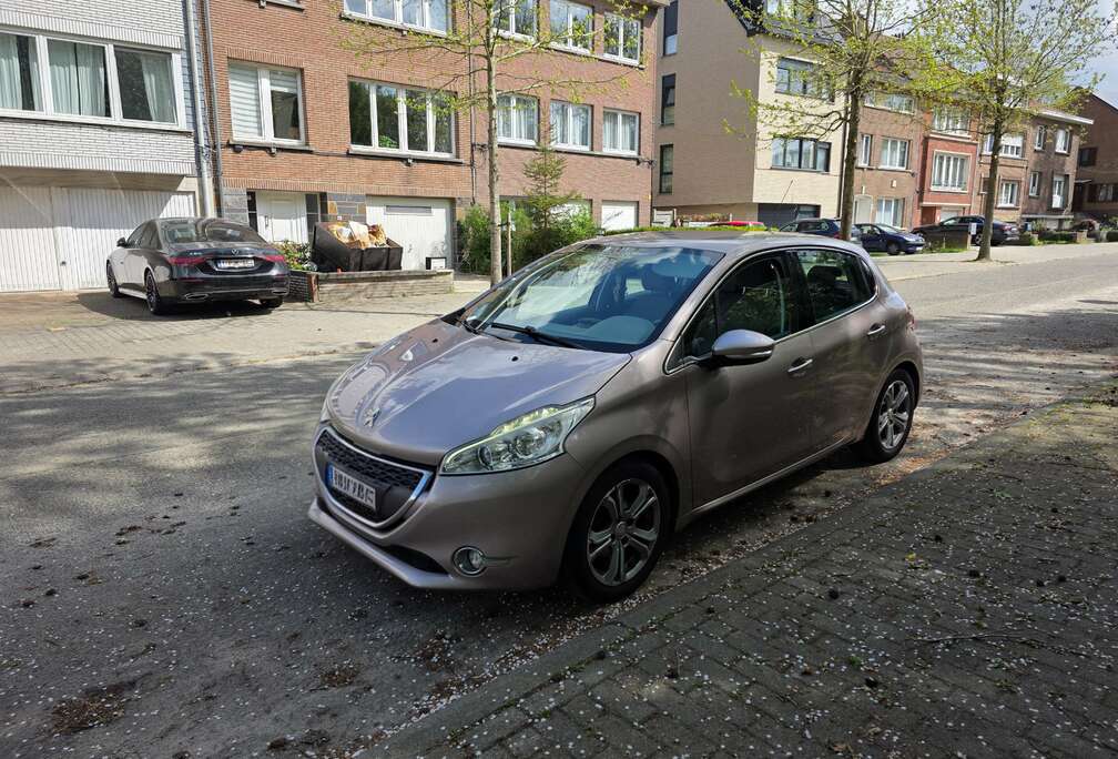 Peugeot 208 1.6i Allure