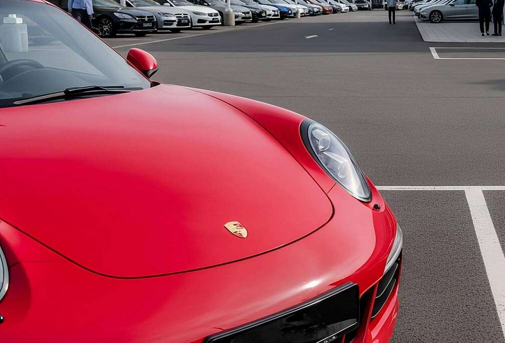 Porsche 911 Carrera-4 GTS