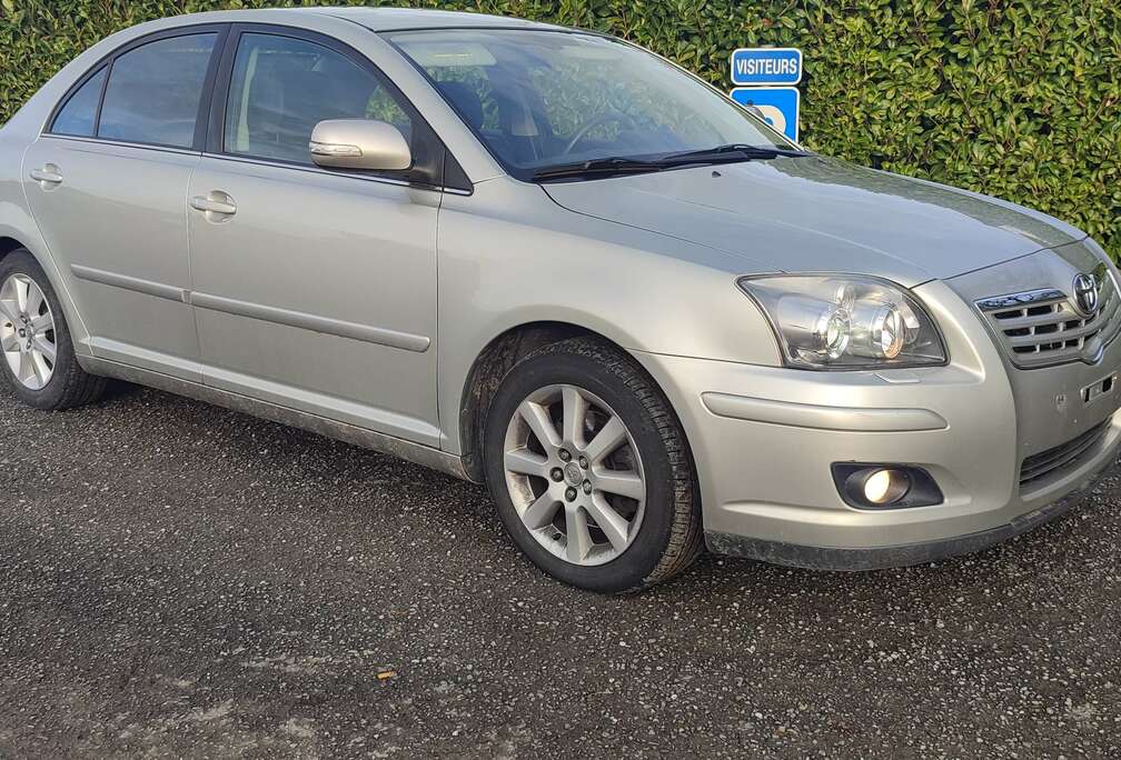 Toyota Avensis 2.0 Turbo D4D 16v Linea Luna